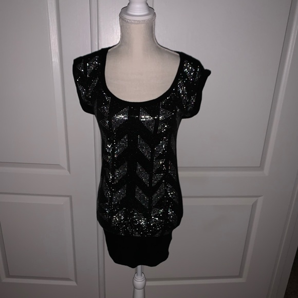 GUESS Top - Picture 5 of 11